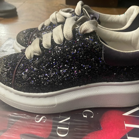 Little girls McQueens sneakers Euro size 30 - Picture 2 of 6